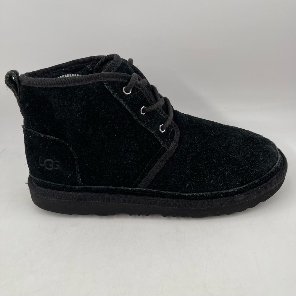 Ugg Unisex Kids Neumel II- SZ 6 -Black Suede Lace-Up Sherpa Lined Chukka Boot.